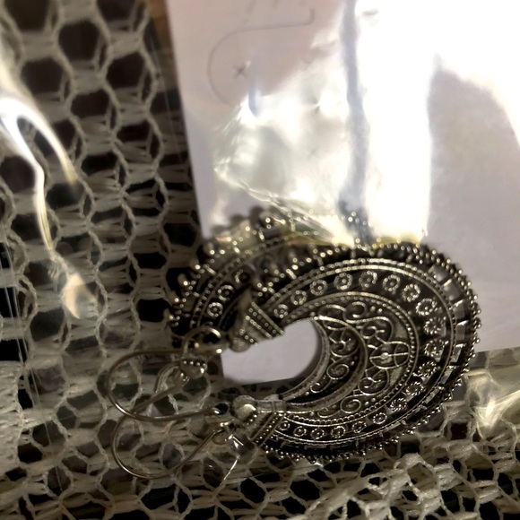 Eye Pop earrings. - Picture 2 of 4